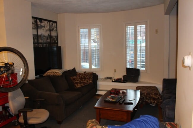 18 S Huntington Ave, Unit 3 in Boston, MA - Building Photo - Building Photo