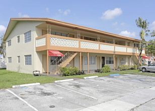 Sutton House in Miami, FL - Building Photo - Building Photo