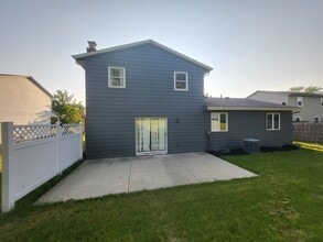 275 Brad Dr in Brunswick, OH - Building Photo - Building Photo