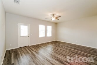 7419 Boa Holw in San Antonio, TX - Building Photo - Building Photo