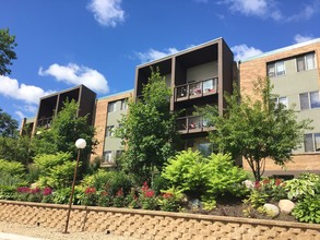 Salem Green in Inver Grove Heights, MN - Foto de edificio - Building Photo