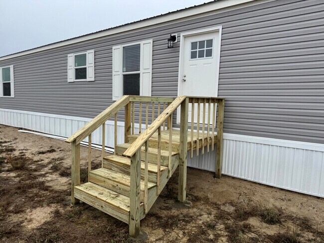 300 Patriot Ln in Collinston, LA - Foto de edificio - Building Photo