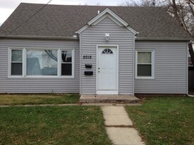 2015 Clay St, Unit Up in Cedar Falls, IA - Building Photo