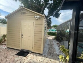 8067 Candlewoode Dr in Largo, FL - Building Photo - Building Photo