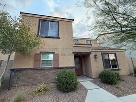 8218 W Illini St in Phoenix, AZ - Building Photo
