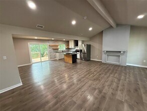 7207 E Meadow Bend Dr in Austin, TX - Building Photo - Building Photo