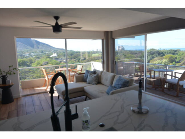 240 Makee Rd in Honolulu, HI - Building Photo - Building Photo