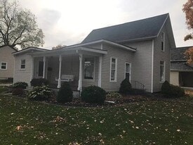 401 W Walnut St in Nappanee, IN - Building Photo