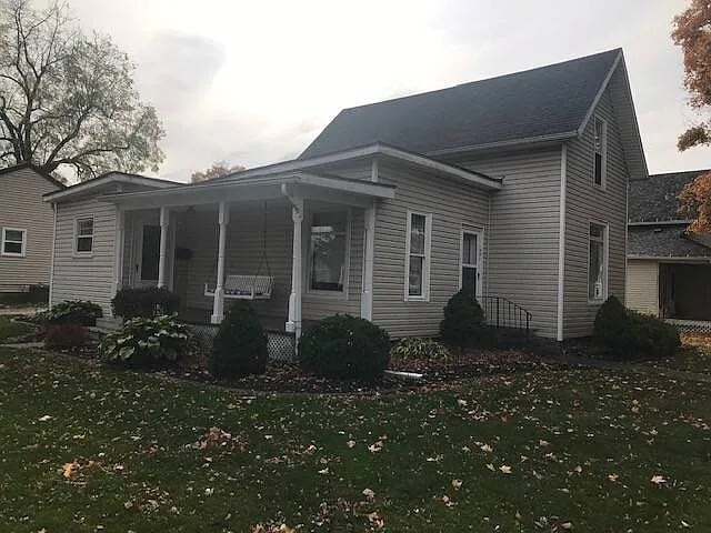 property at 401 W Walnut St