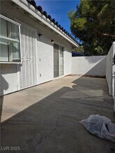 2132 Willowbury Dr in Las Vegas, NV - Building Photo - Building Photo
