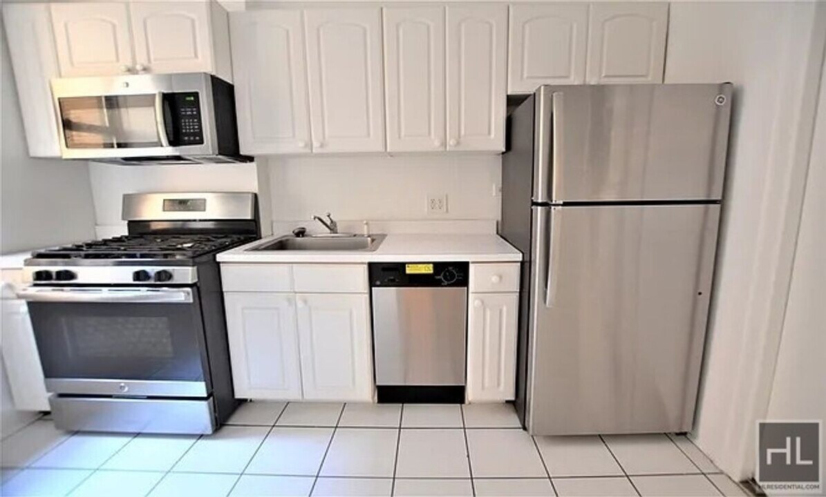 WEST 45 STREET in New York, NY - Building Photo