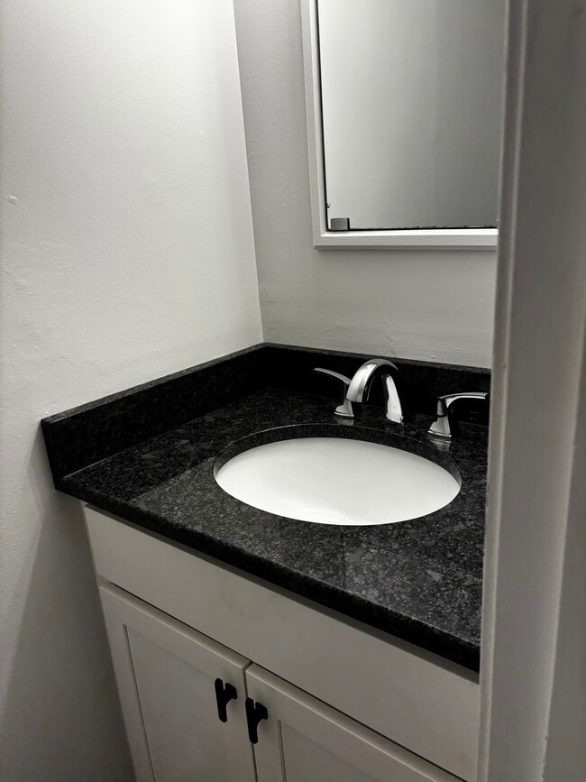 103 Monarch St in Leominster, MA - Building Photo - Building Photo