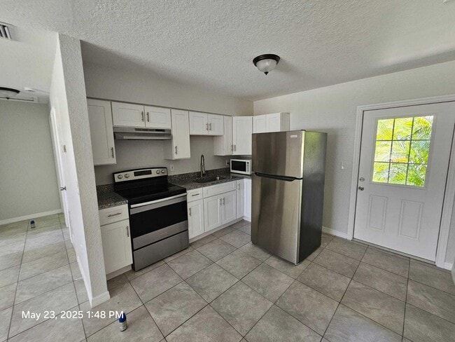 4653 S 25th St in Fort Pierce, FL - Building Photo - Building Photo