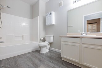 905 Domnus Ln in Las Vegas, NV - Building Photo - Building Photo