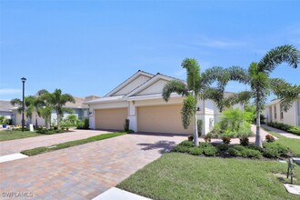 14663 Edgewater Cir in Naples, FL - Building Photo - Building Photo