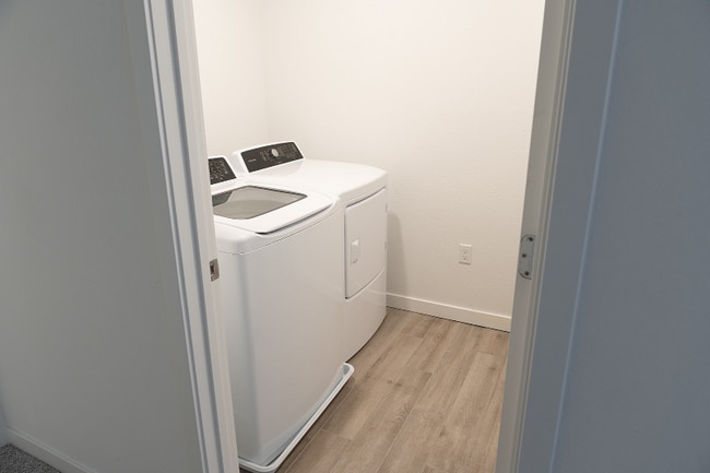 5937 Littlestone St in Sacramento, CA - Foto de edificio - Building Photo