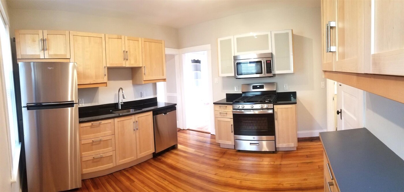 25 Fainwood Cir, Unit 3 in Cambridge, MA - Building Photo