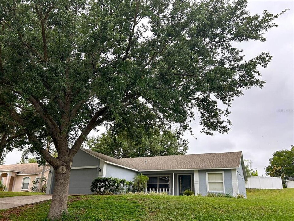 10417 Lake Hasson Cir in Clermont, FL - Building Photo