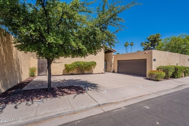 property at 1011 N Cherry
