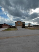 8902 Stagewood Dr in Humble, TX - Foto de edificio - Building Photo