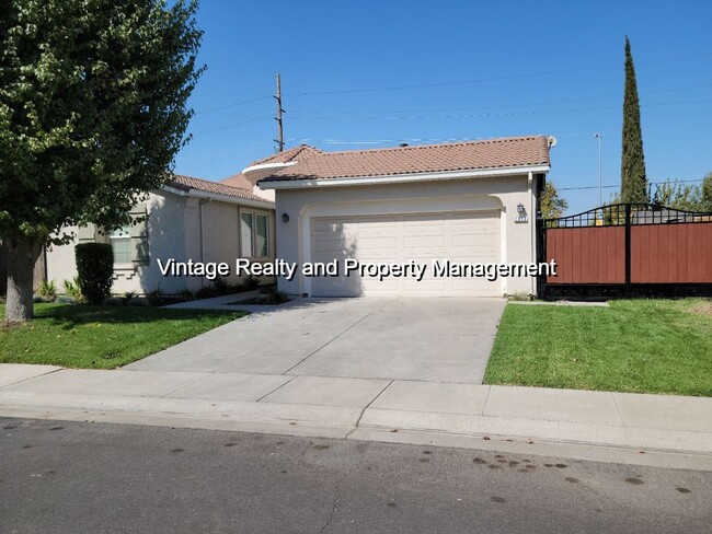 1052 Foxfire Dr in Manteca, CA - Building Photo - Building Photo