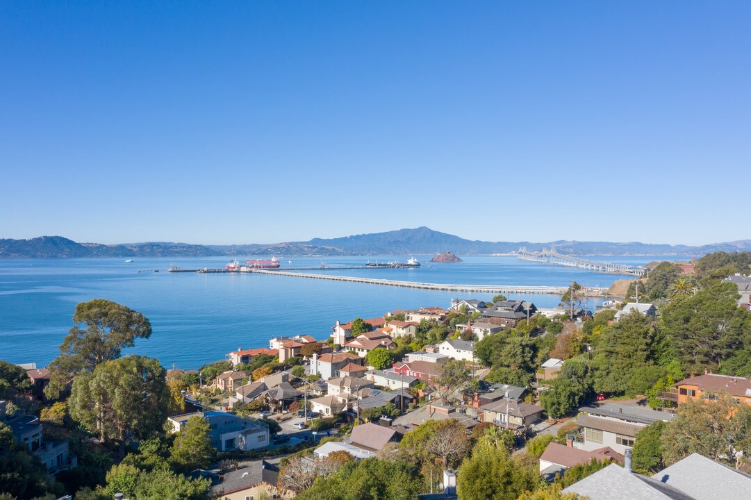 Golden Gate View Apartments in Richmond, CA - Building Photo