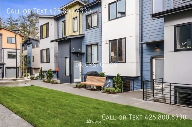 property at 521 Glacier Walk SE