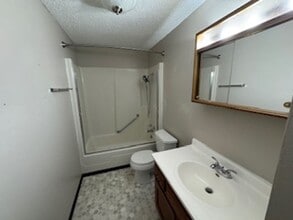 350 Earl St in Evansdale, IA - Building Photo - Building Photo