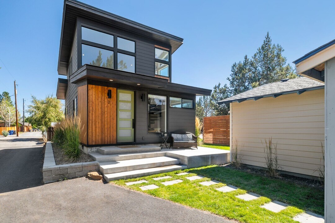 142 SW Roosevelt Ave in Bend, OR - Building Photo