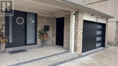 125 Bay Thorn Dr in Markham, ON - Building Photo - Building Photo