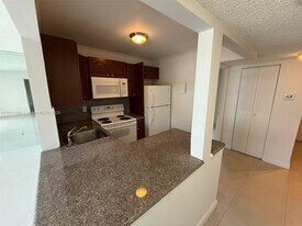 3868 NE 169th St in North Miami Beach, FL - Building Photo
