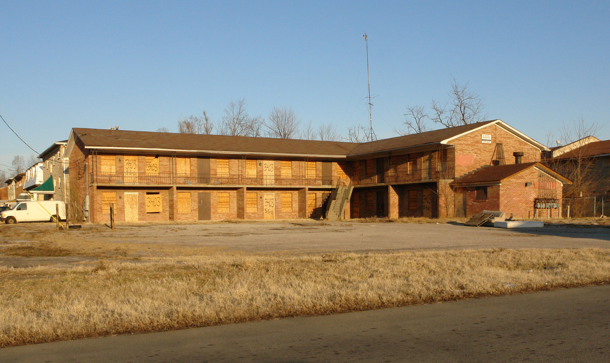 3403 Shanks Ln in Louisville, KY - Building Photo