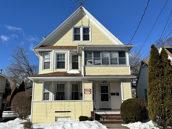 257 Clover St, Unit 2nd Floor