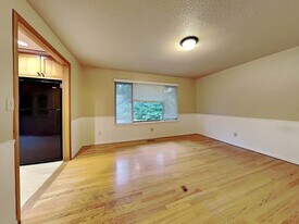 617 S 301st St in Federal Way, WA - Building Photo