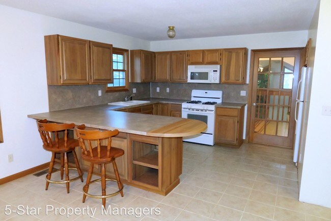 13 Ems D9 Ln in Syracuse, IN - Building Photo - Building Photo