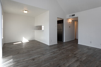 The Meadows in El Paso, TX - Building Photo - Interior Photo