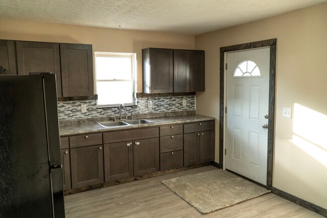 412 E Market St, Unit B in Crawfordsville, IN - Foto de edificio - Building Photo