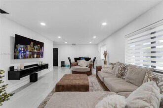 551 SW 127th Ave in Miami, FL - Building Photo - Building Photo