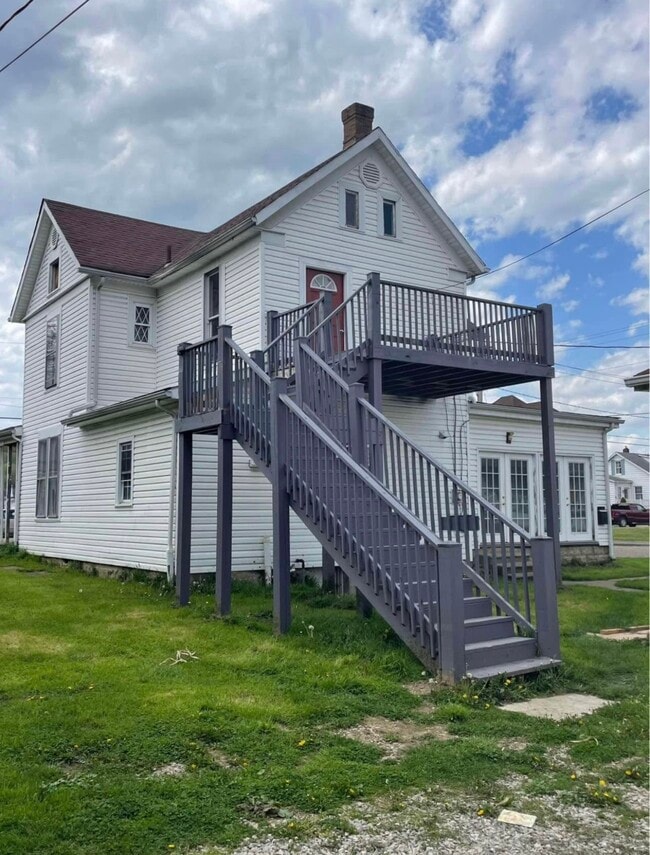 437 Maple Ave, Unit B in New Martinsville, WV - Building Photo - Building Photo