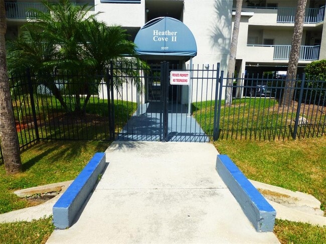 5557 Sea Forest Dr in New Port Richey, FL - Building Photo - Building Photo