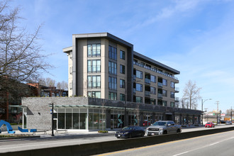 725 Marine Dr in North Vancouver, BC - Building Photo - Building Photo