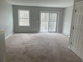 1029 S Mammoth Rd in Manchester, NH - Foto de edificio - Building Photo