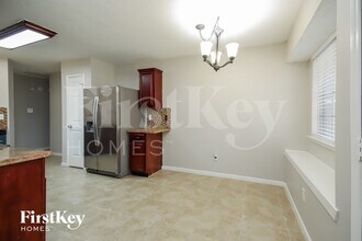 2210 Dublin Dr in League City, TX - Foto de edificio - Building Photo