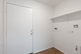 178 Euclid Ln in Uhland, TX - Foto de edificio - Building Photo