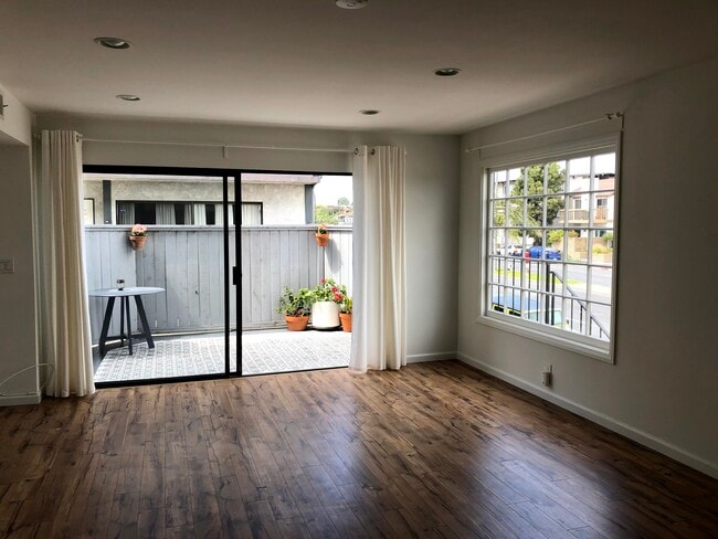 1460 Manhattan Beach Blvd, Unit E in Manhattan Beach, CA - Building Photo - Building Photo