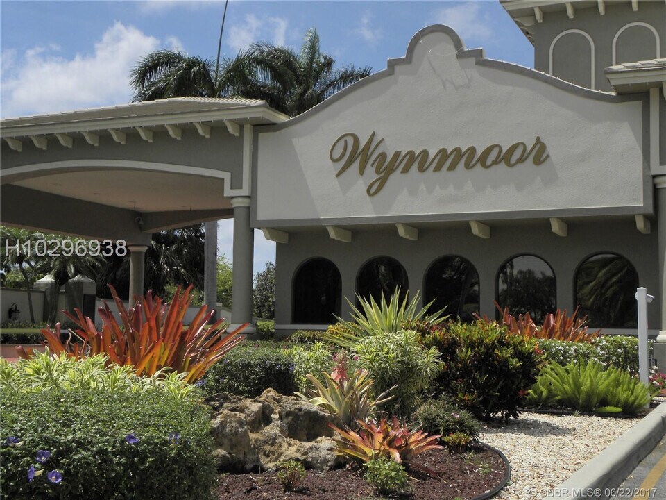 1605 Abaco Dr in Coconut Creek, FL - Building Photo