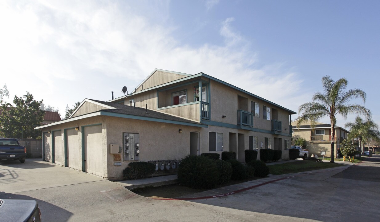 Serenity Palms in Escondido, CA - Building Photo