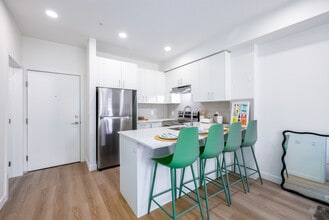 55 Shawnee Blvd SW in Calgary, AB - Building Photo - Interior Photo