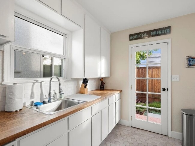 4732 Oregon St in San Diego, CA - Foto de edificio - Building Photo