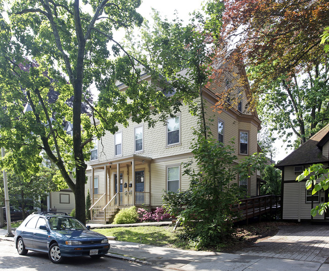 47-49 Cedar St in Worcester, MA - Foto de edificio - Building Photo